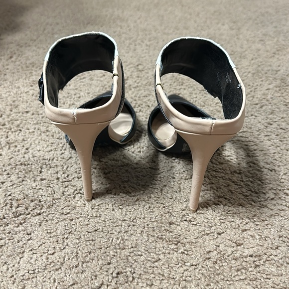 Izabella Rue - “Maude” Slip On Heels - Size 9 - Picture 3 of 4